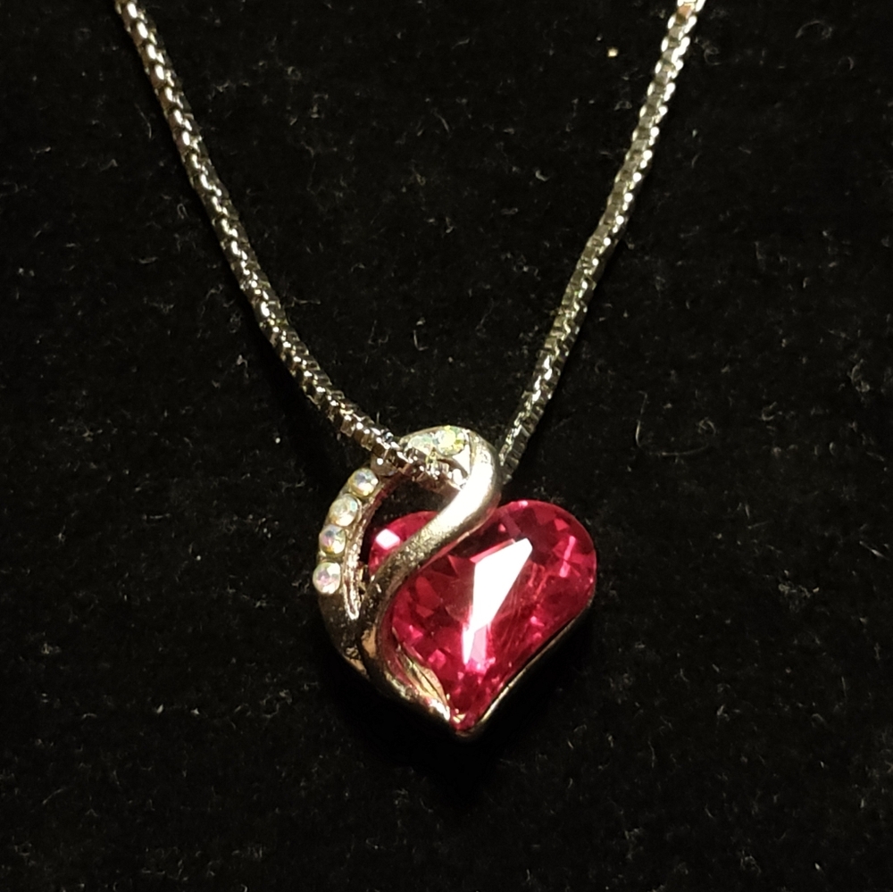 ❤️‍🔥NEW Radiant Red Heart Necklace with Imitation Diamond Accents